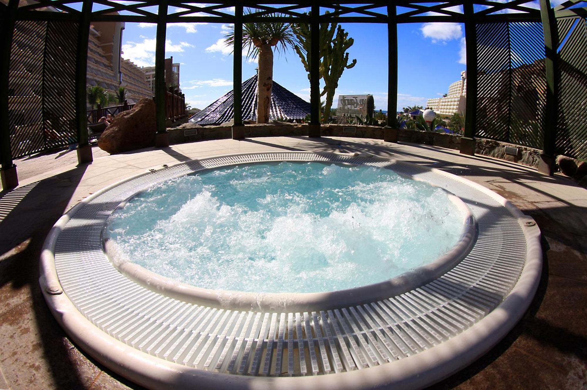 Hotel Livvo Lago Taurito & Aquapark エクステリア 写真